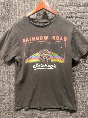 Mario Kart Rainbow Road Survivor Graphic T-Shirt Size M